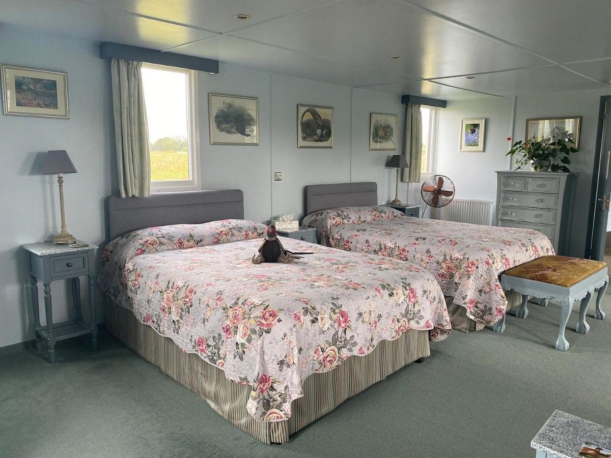 Pheasant Suites Colchester Extérieur photo