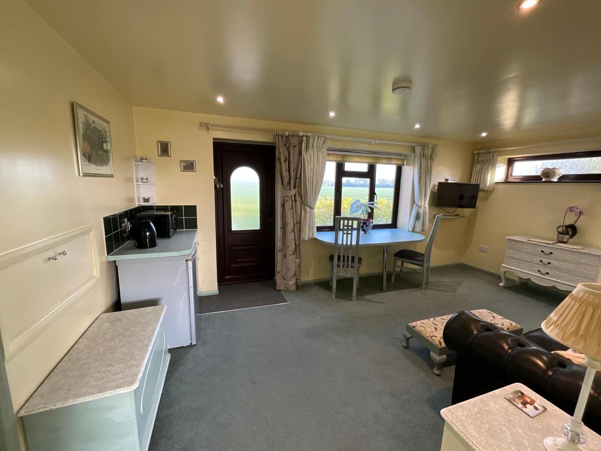 Pheasant Suites Colchester Extérieur photo